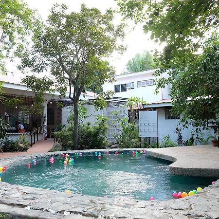 Mad Monkey Dumaguete Hostel Dumaguete City Exterior photo