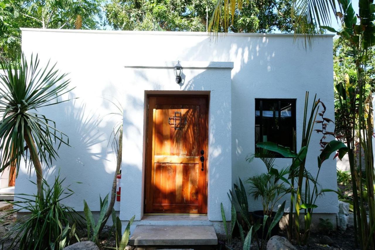 Mad Monkey Dumaguete Hostel Dumaguete City Exterior photo