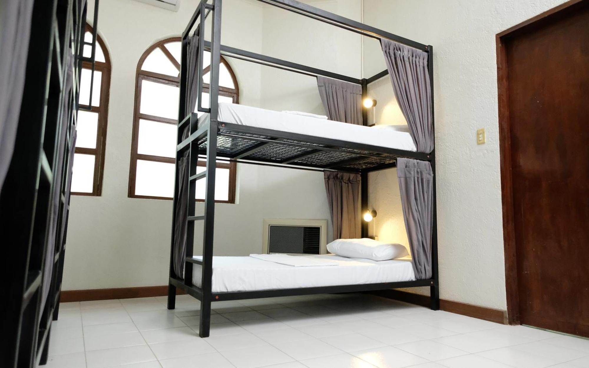 Mad Monkey Dumaguete Hostel Dumaguete City Exterior photo