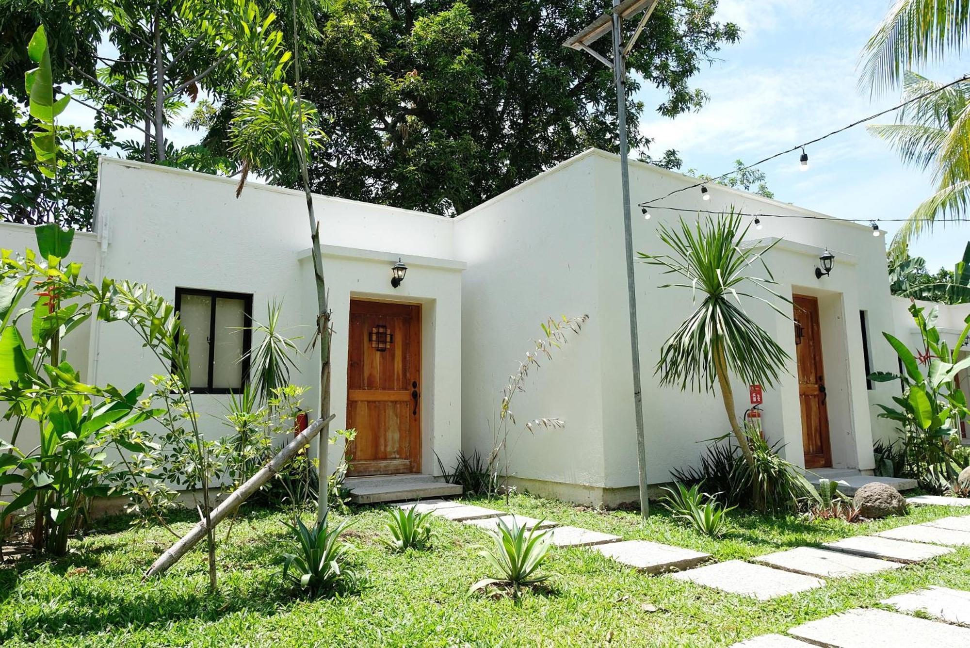 Mad Monkey Dumaguete Hostel Dumaguete City Exterior photo