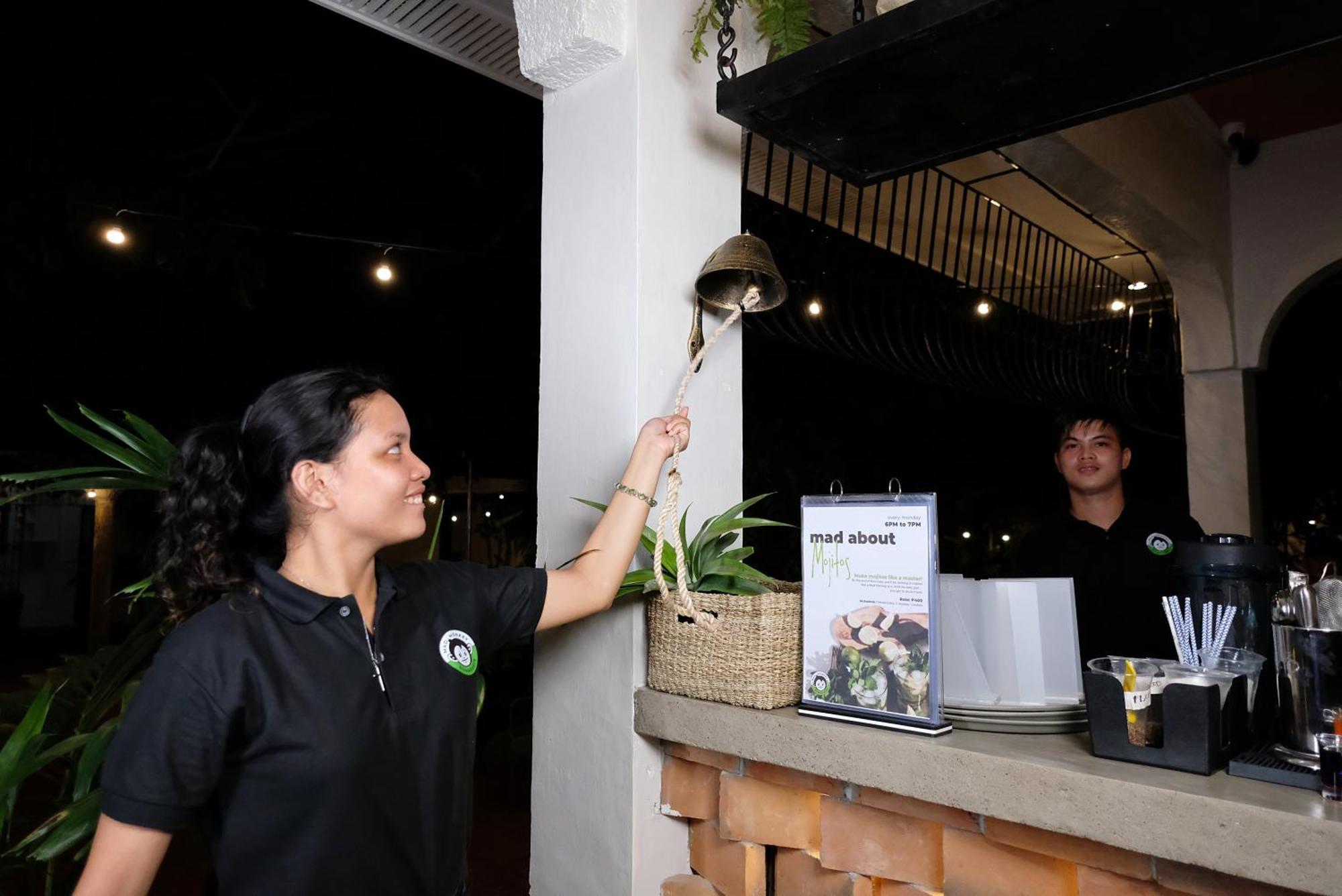 Mad Monkey Dumaguete Hostel Dumaguete City Exterior photo